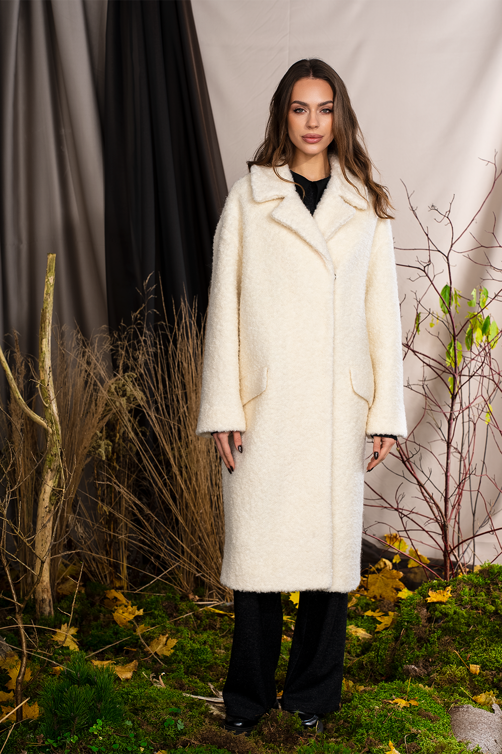 Pieno spalvos paltas "Vilnos Glėbys"