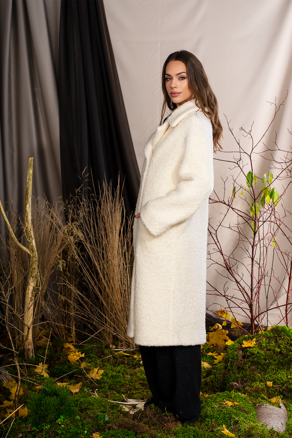 Pieno spalvos paltas "Vilnos Glėbys"