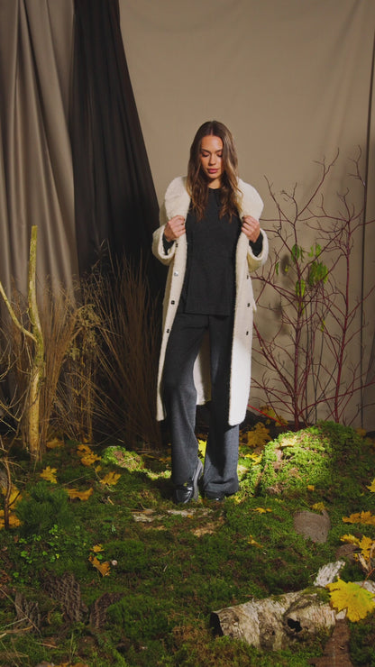 Pieno spalvos paltas "Vilnos Glėbys"